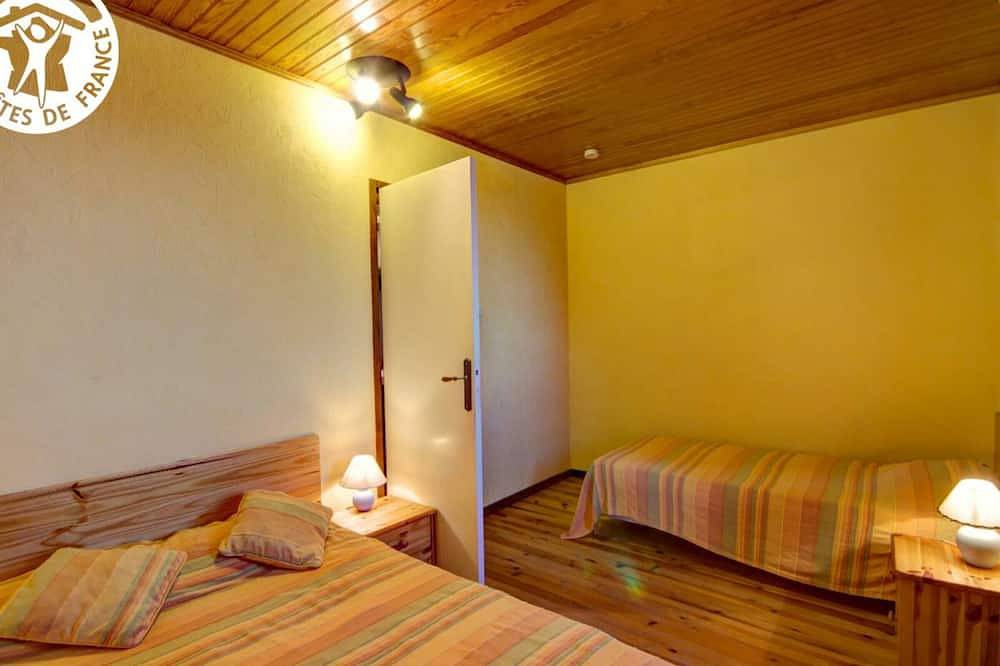 Gîte cosy de plain-pied, proche St-Étienne, idéal famille avec animaux et balades nearby. in Saint-Chamond, Parc Naturel Régional du Pilat