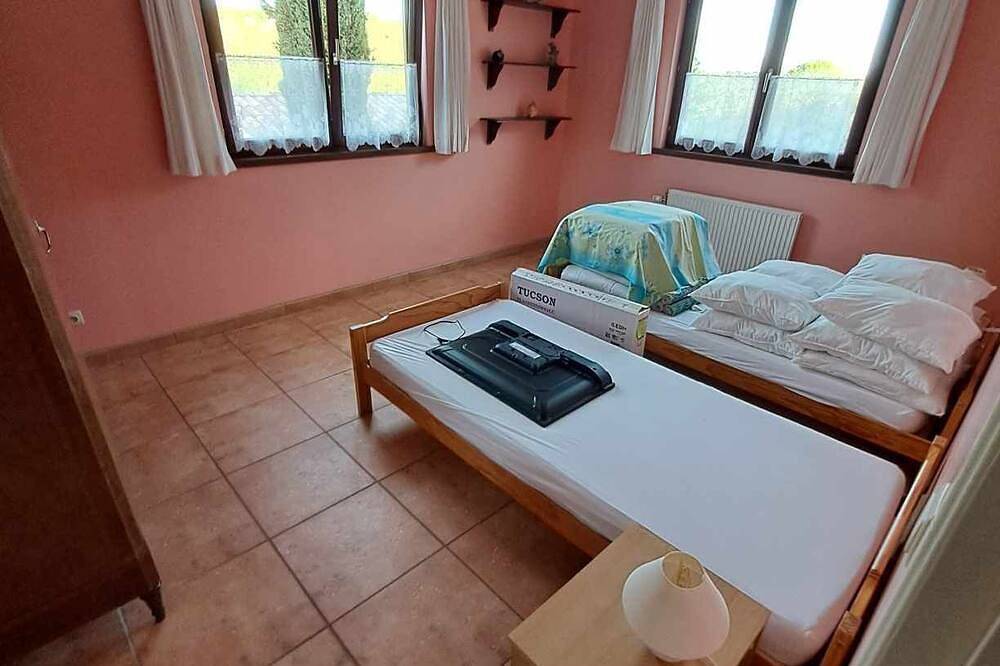 Grande maison avec piscine privée jardin Wifi 140m2 in Luzech, Quercy