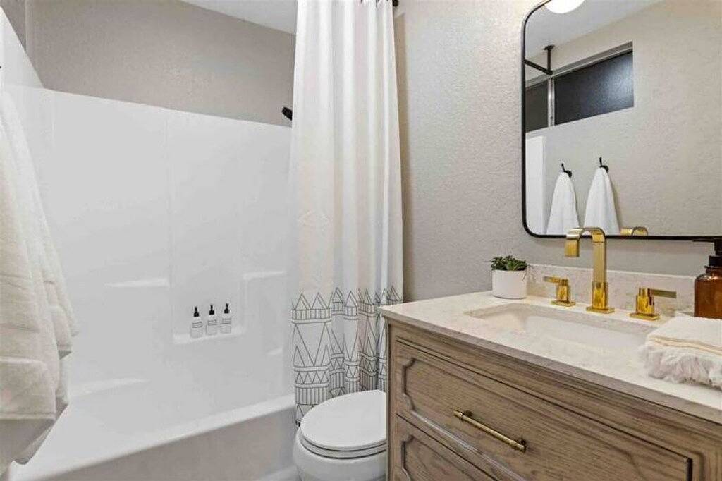 The Tipsy Moon-New Hot Tub-Beautiful Mid-Century Modern Home-20min to Sedona in Cottonwood (AZ), Coconino Nationalwald