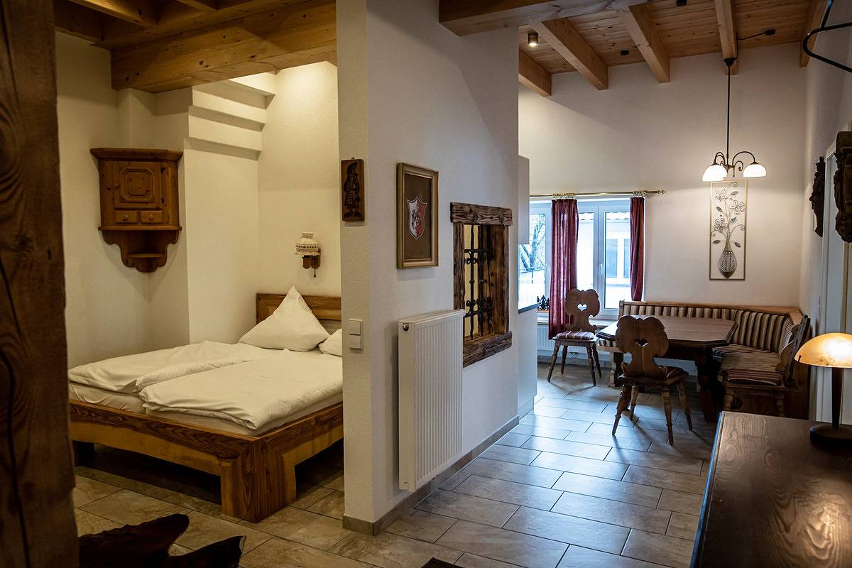 Ganze Ferienwohnung, Ferienwohnungen Lamm - Ferienwohnung 3, 1 Schlafzimmer, 1 Wohn-/Schlafzimmer, max. 4 Personen in Eigeltingen, Landkreis Konstanz