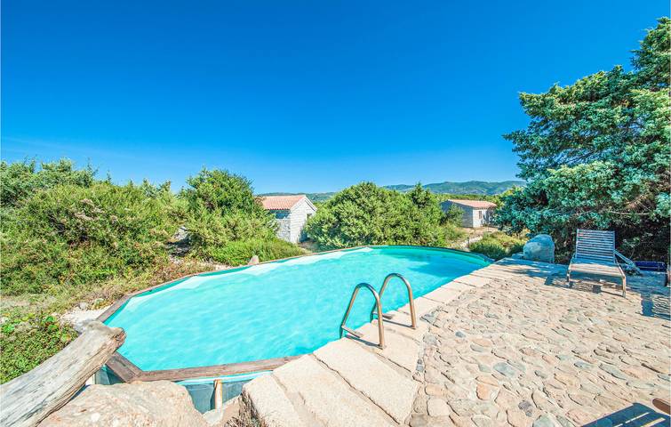 Gîte pour 4 personnes, avec jardin à Badesi - 3