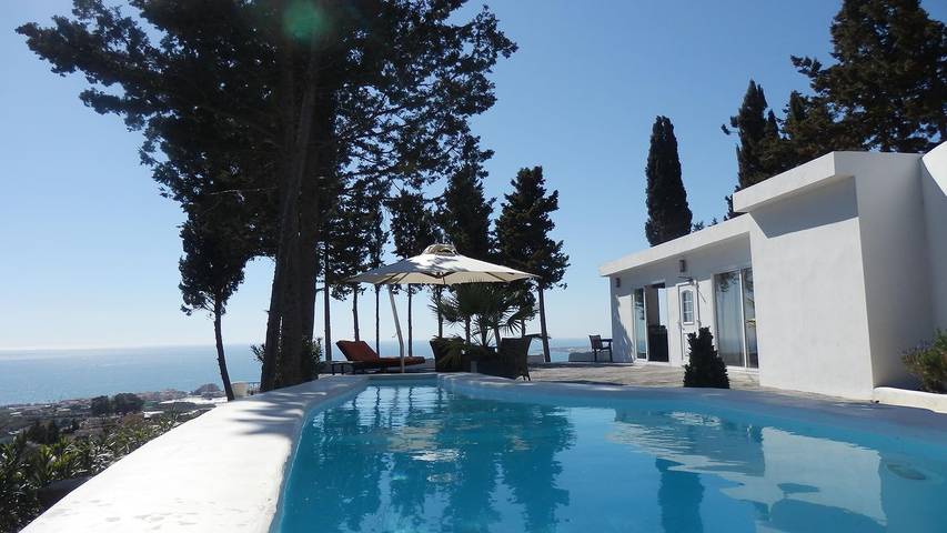 Chalet para 2 personas, con piscina además de jardín y terraza, Se admiten mascotas en Vélez-Málaga