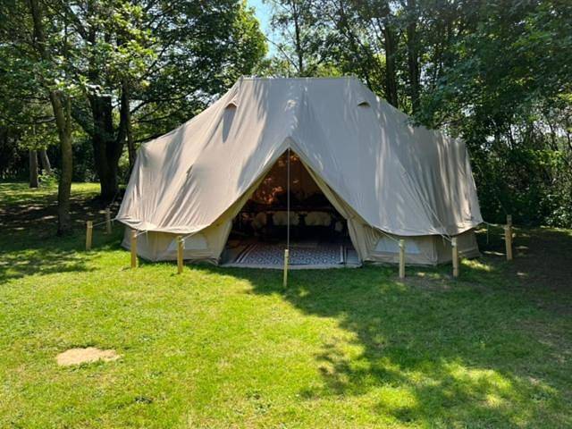 Glamping for 8 people, with Garden and View in Milton Keynes