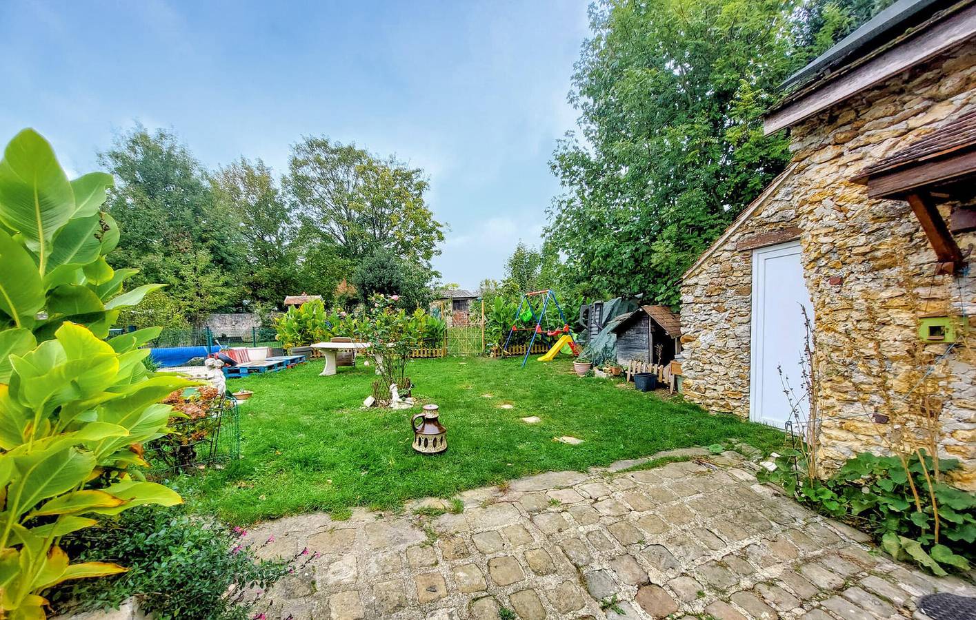 Riverside Retreat con WiFi, aparcamiento, jardín y piscina in Boissy-le-Châtel, Sena y Marne