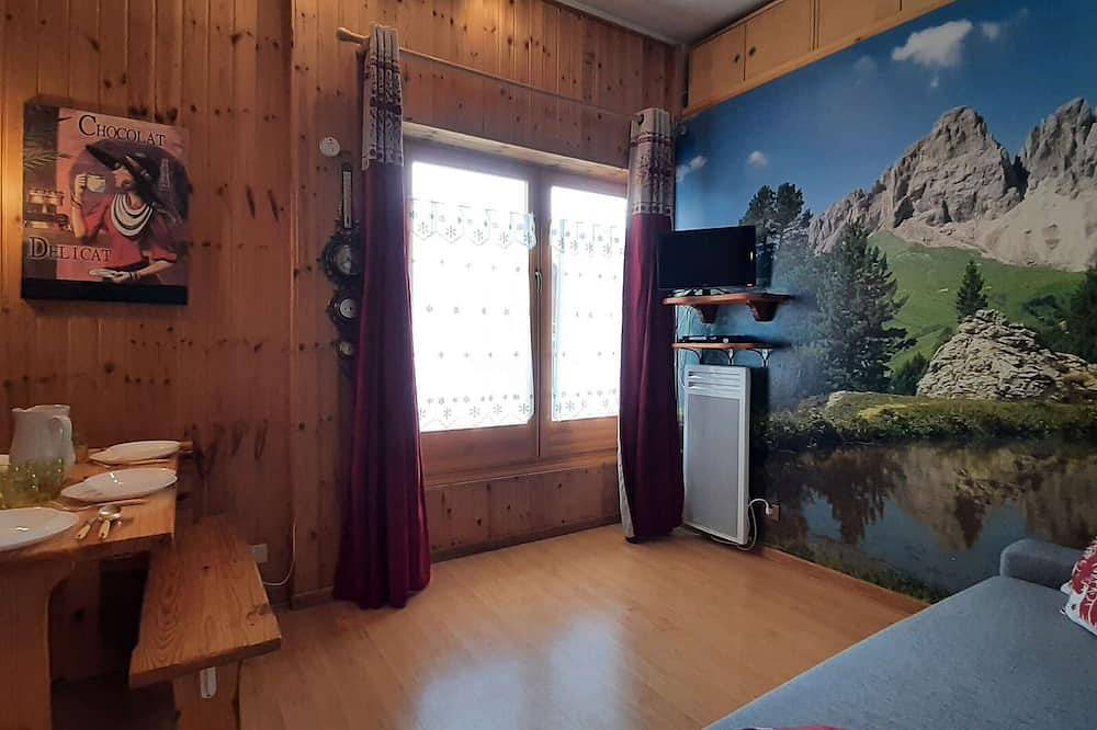 Geheel appartement, Cozy Mountain Studio with South-Facing Balcony, Sleeps 5, Close to Ski Lifts and Shuttle in Montgenèvre, Briançon en omgeving