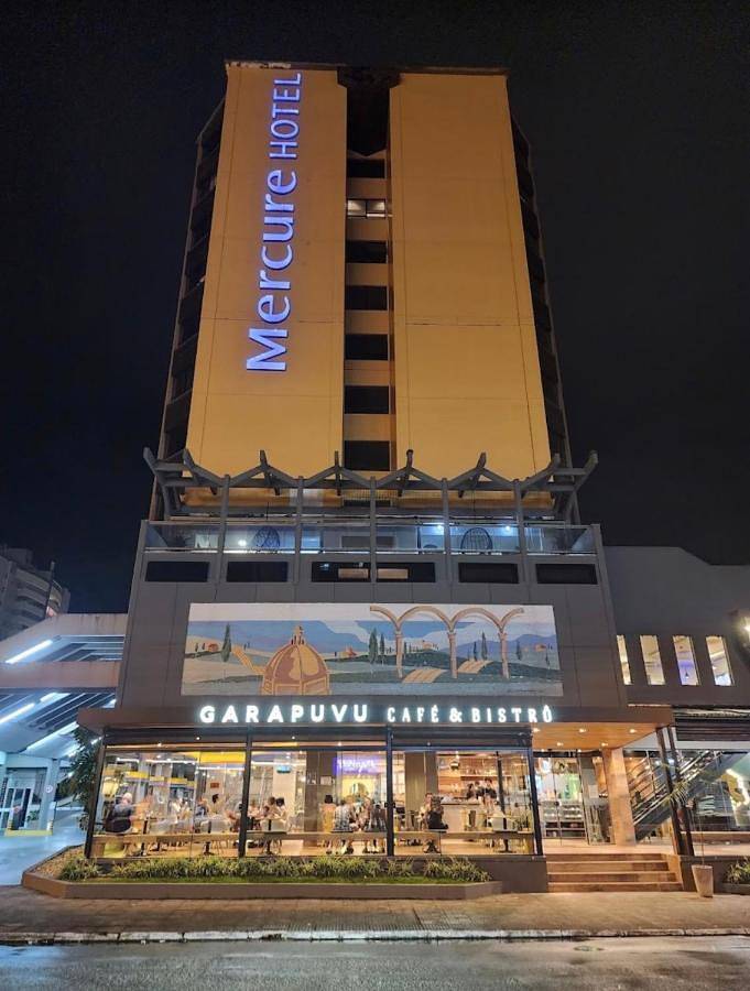 Pousadas para 3 pessoas, com piscina e sauna e ainda vista, com animais de estimação em Itacorubi