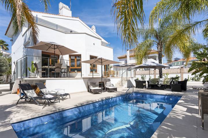 Villa for 10 people, with balcony in Costa del Sol East