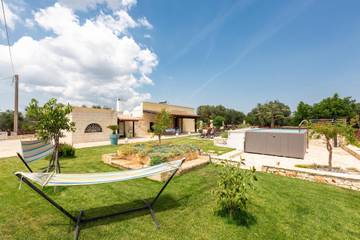 Trullo per 9 Persone in San Michele Salentino, Valle D'Itria, Foto 3