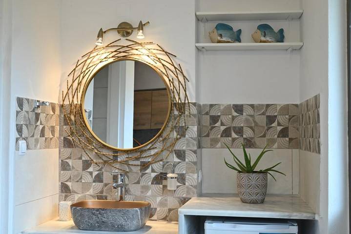 Gîte pour 6 personnes, avec Balcon et Terrasse ainsi que Jardin et Piscine dans Liapádes