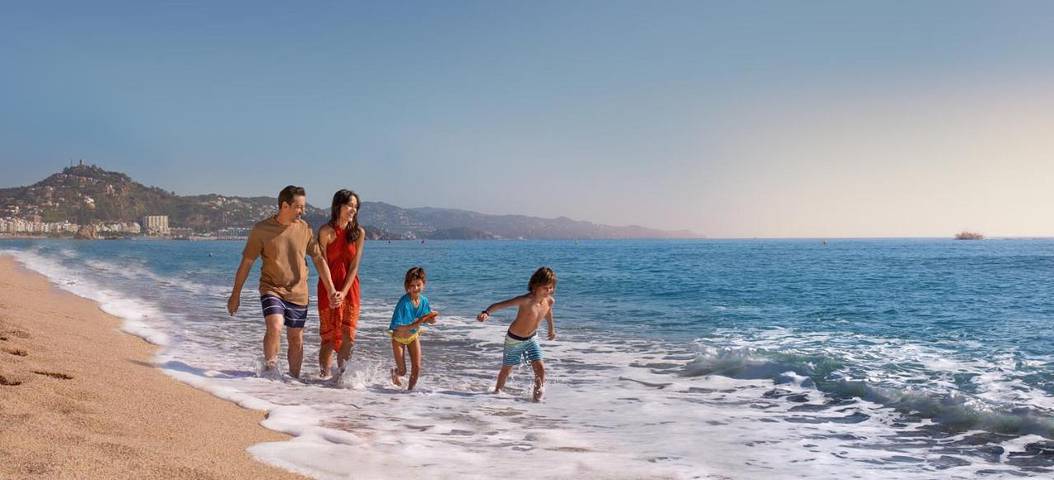 Camping pour 5 personnes, avec jardin ainsi que vue et piscine, adapté aux familles à Blanes - 4