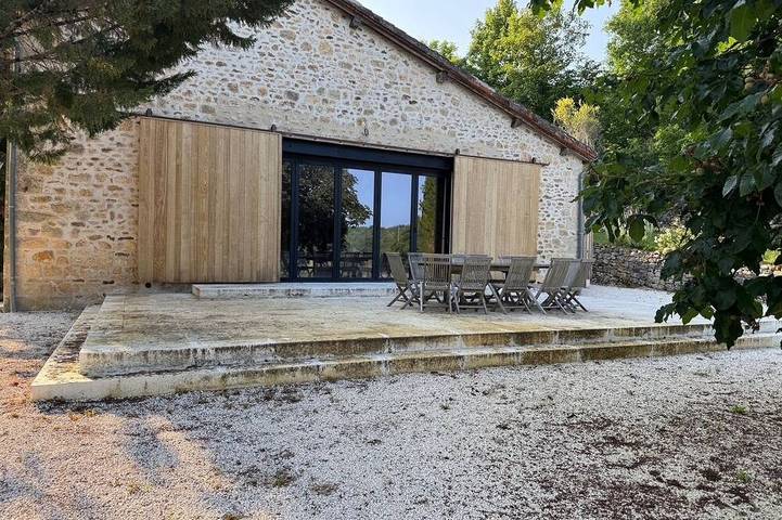 Location de vacances pour 9 personnes, avec jardin et terrasse à Édon (Charente)