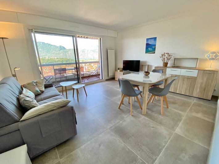 Appartement de vacances pour 2 personnes, avec Balcon ainsi que Terrasse et Vue sur le lac à Aix-les-Bains