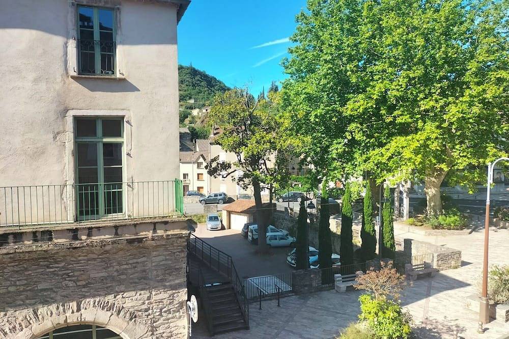 Appartement entier, Appartement le petit bonheur nos amis à quatre pattes sont les bienvenus in Saint-Pons-de-Thomières, Région de Béziers