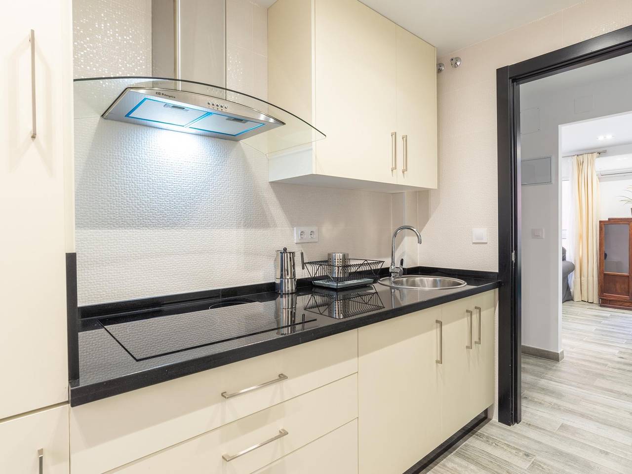 Entire vacation apartment, Letmalaga Lighthouse in Playa de la Malagueta, Malaga
