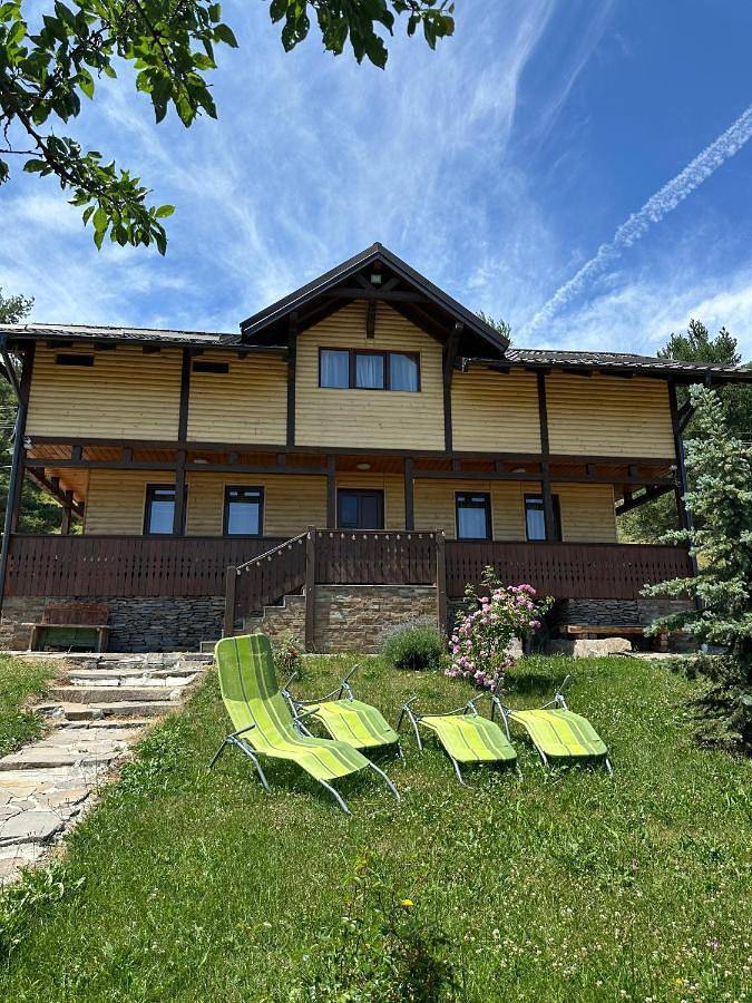 Gîte pour 10 personnes, avec jardin et jacuzzi