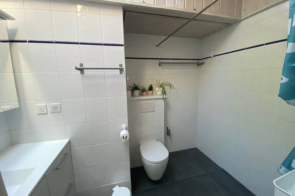 Waterfront house, Port-Ripaille, Thonon + mooring place in Thonon-les-Bains, Thonon-les-Bains en omgeving