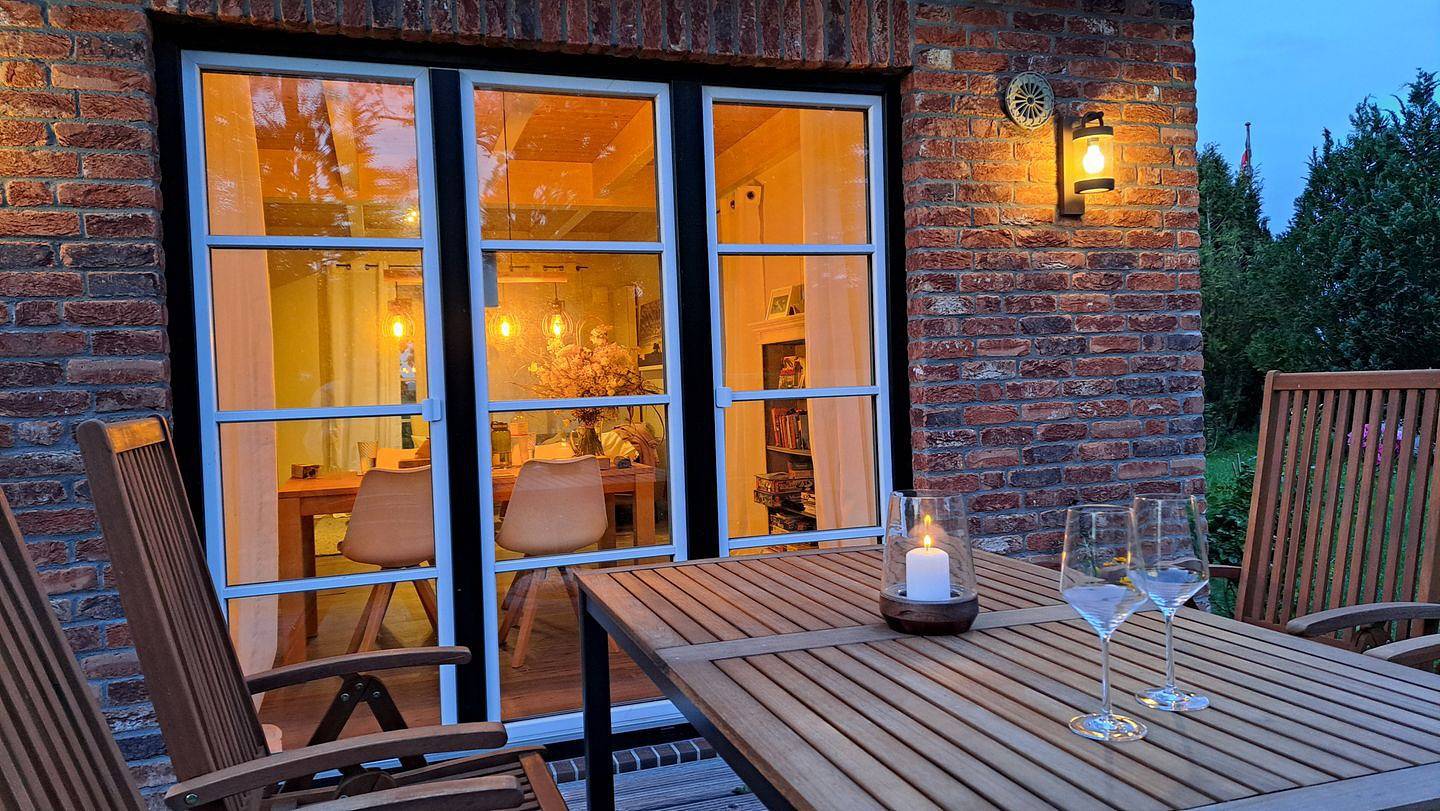 Modernes Reet gedecktes Ferienhaus für 4 in der Hafenstadt Tönning in Tönning, Halbinsel Eiderstedt