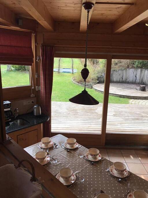 Gîte pour 12 personnes, avec Balcon et Terrasse ainsi que Jardin et Vue à Essert-Romand - 2