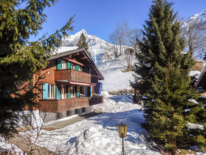 Ferienwohnung für 4 Personen, mit Garten und Balkon im Berner Oberland