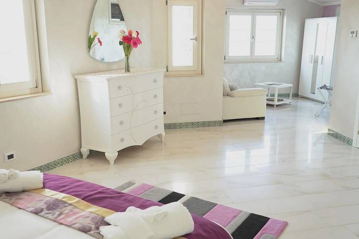 Location de vacances pour 6 personnes, avec jacuzzi ainsi que jardin et balcon, animaux acceptés dans Pergusa - 4