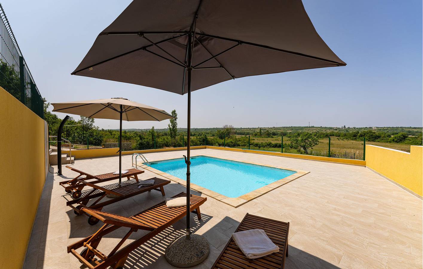 Ferienhaus für 4 Personen mit Pool in Poličnik, Zadar