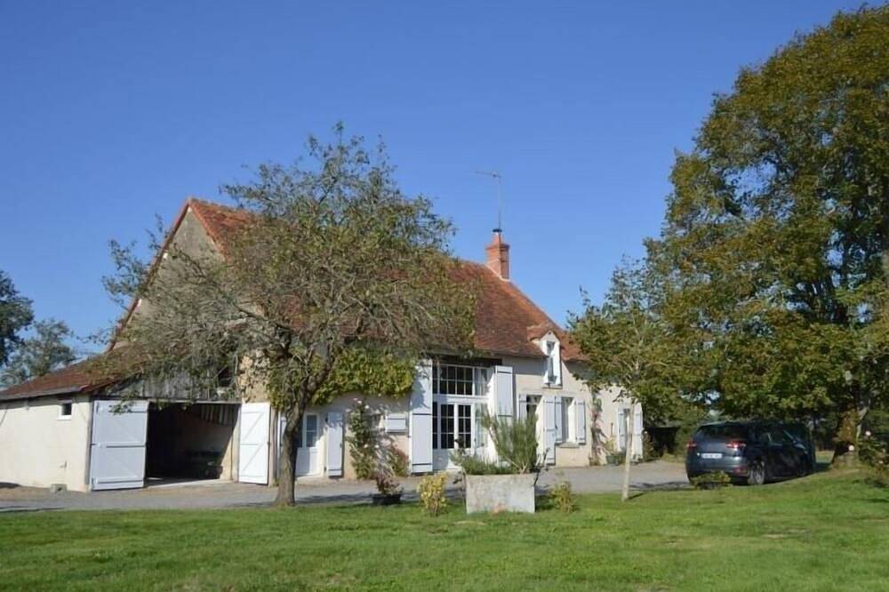 Ancienne ferme rénovée au cœur de la Vallée Noire avec jardin clos, vélos et équipements complets in Sarzay, Région de La Châtre