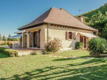 Cottage pour 4 personnes, avec piscine ainsi que jardin et terrasse à Condat-sur-Vézère