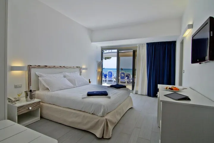 Hotel per 3 persone, con piscina e terrazza - 1