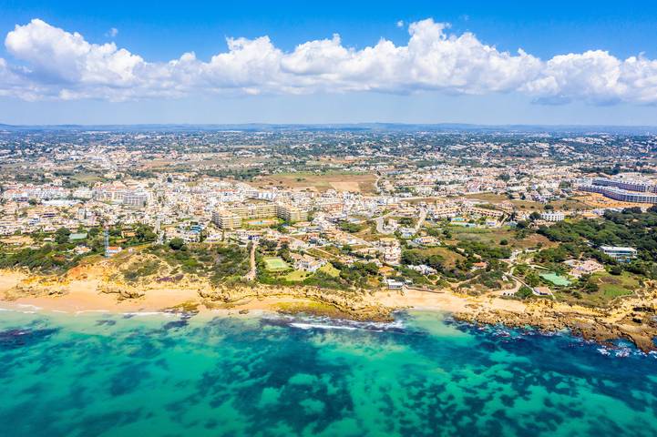 Holiday home for 5 people, with Balcony and Terrace as well as Garden and Children pool in Albufeira