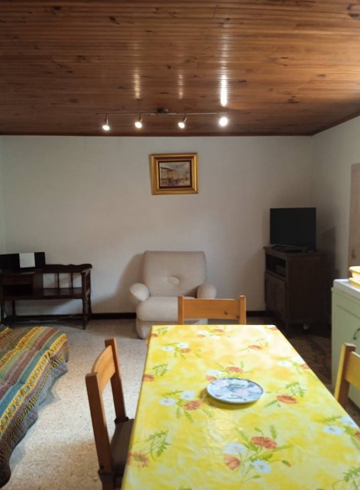 Gîte pour 3 personnes, avec terrasse à La Tour-d'Aigues