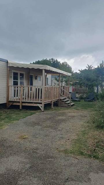 Camping pour 6 personnes, avec bassin pour enfant et piscine ainsi que terrasse et jacuzzi à Mimizan
