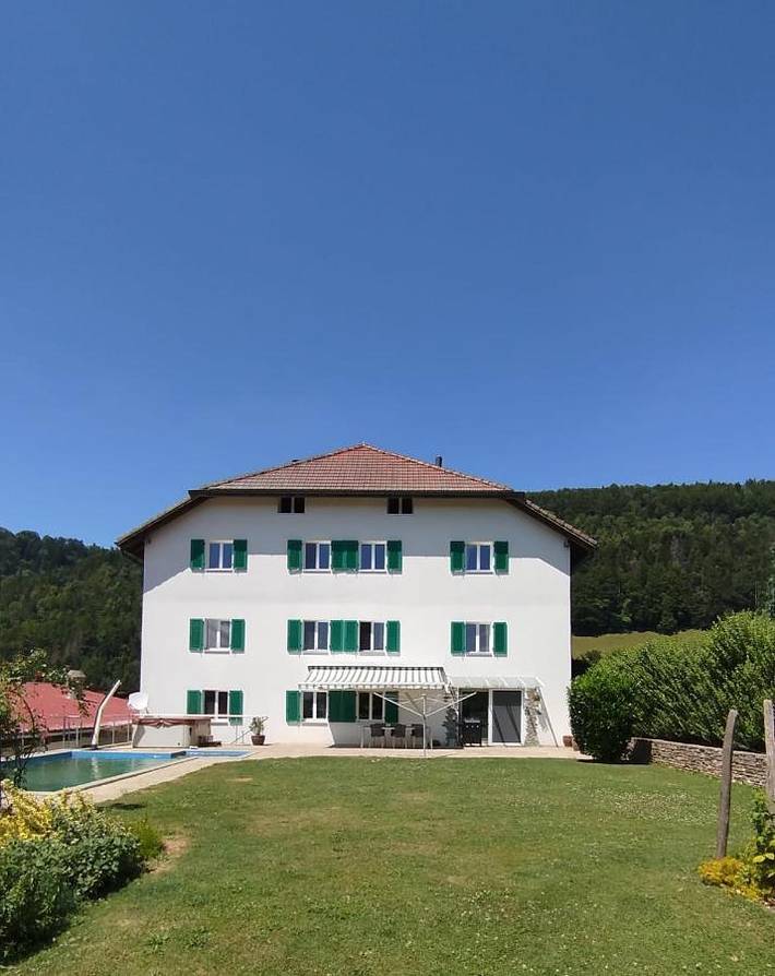 Gîte pour 7 personnes, avec jacuzzi et jardin ainsi que terrasse et piscine dans Soubey