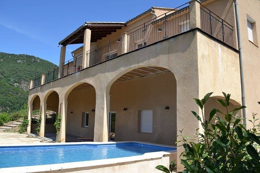 Air-conditioned gîte with private pool, boules pitch, 5 minutes from the Orb river in Vieussan, Béziers und Umgebung