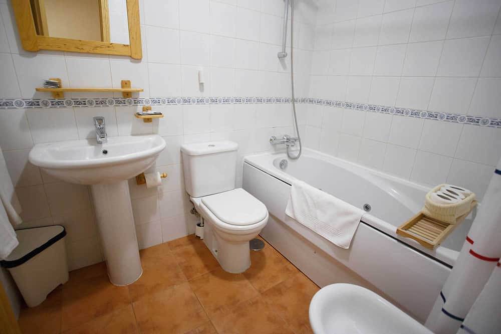 In Casa Amapola you can enjoy all the comforts of the city in Piñuécar, Madrid Province