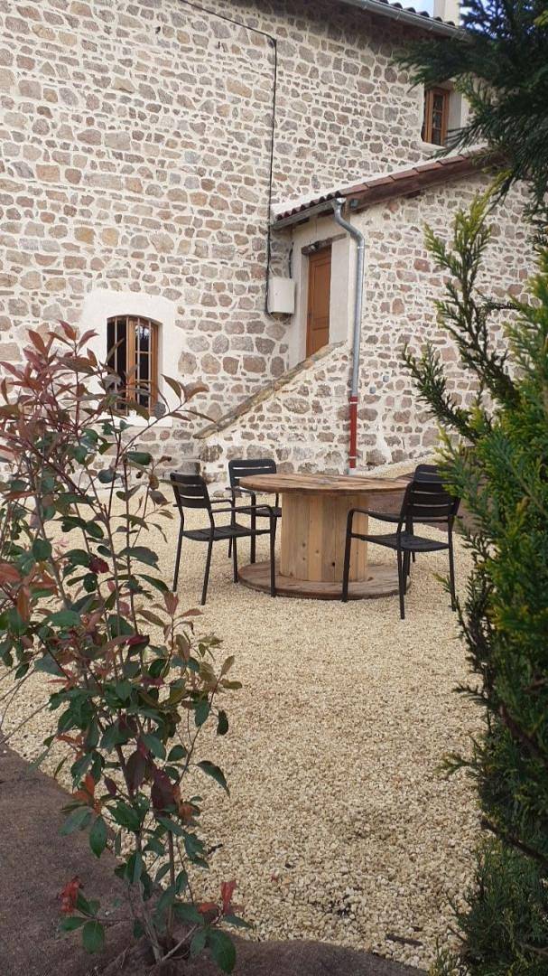 Gîte pour 6 personnes, avec jardin dans Beaujolais - 4