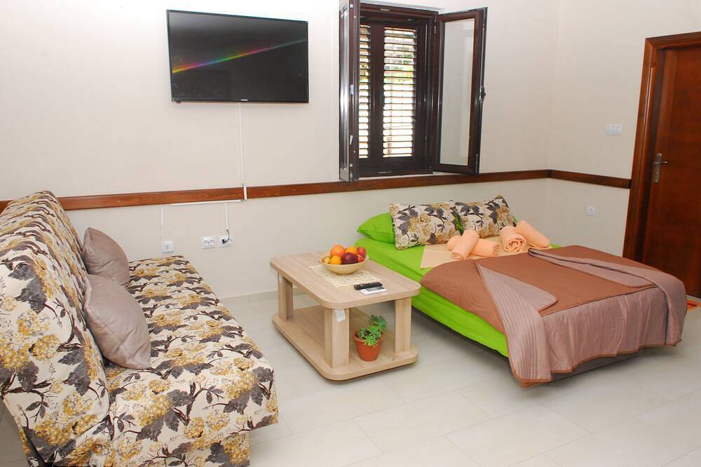 Ganze Wohnung, Komfortable Wohnung im Zentrum von Tivat in Tivat, Boka Kotorska