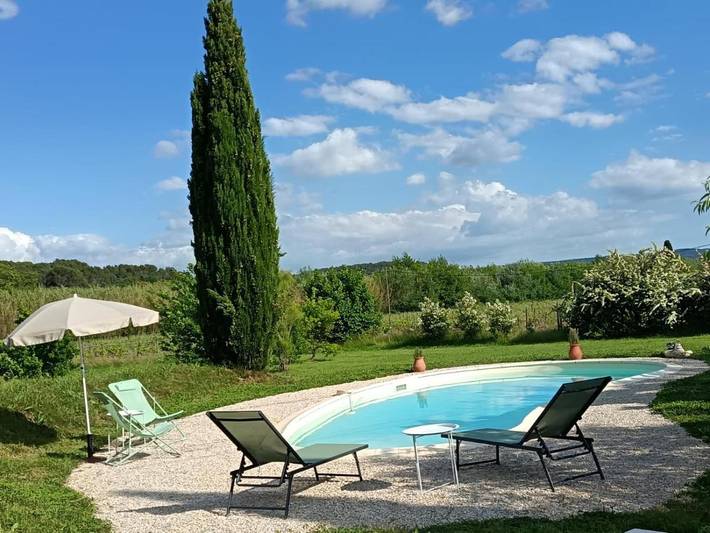 Location de vacances pour 2 personnes, avec terrasse et jardin ainsi que piscine et vue à Visan - 3