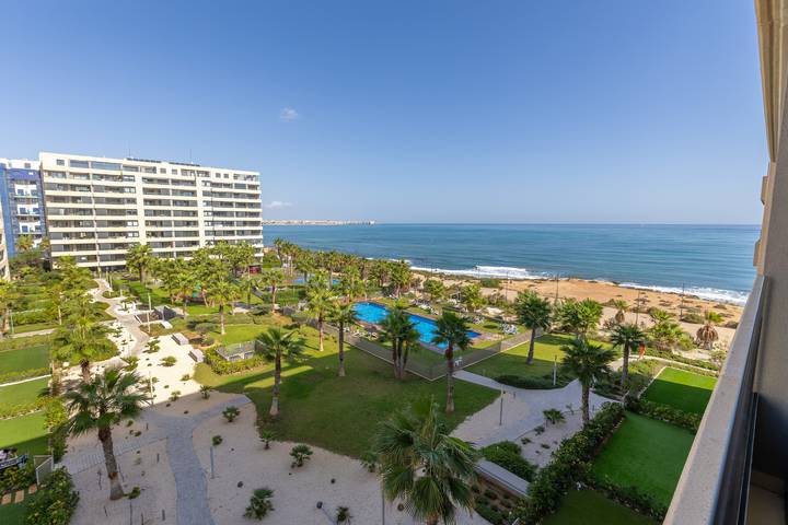 Location de vacances pour 6 personnes, avec piscine et terrasse, animaux acceptés dans Punta Prima (Alicante)