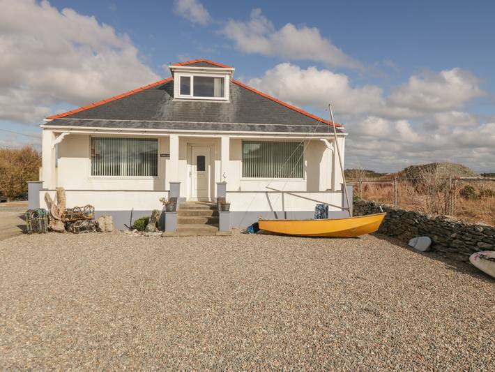 Cottage for 8 people, with Garden in Trearddur Bay