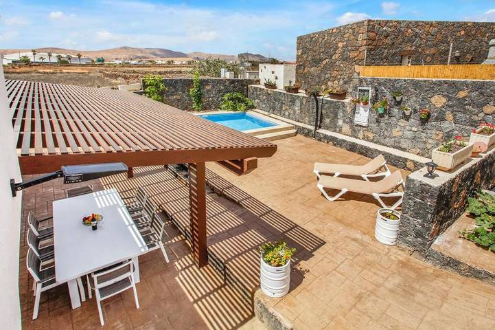 Location de vacances pour 6 personnes, avec vue ainsi que jardin et piscine à Villaverde - 4