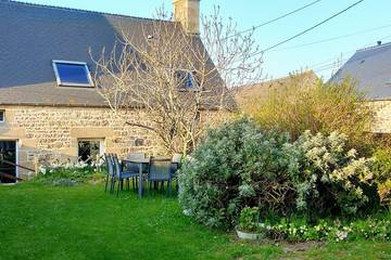 Gîte pour 6 personnes, avec jardin, animaux acceptés à Cosqueville