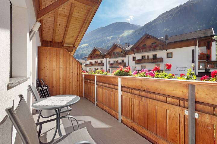 Entire apartment, Apartment 'Speckign  2' with Mountain View, Balcony and Wi-Fi in Steinhaus (Ahrntal), Ahrn Valley