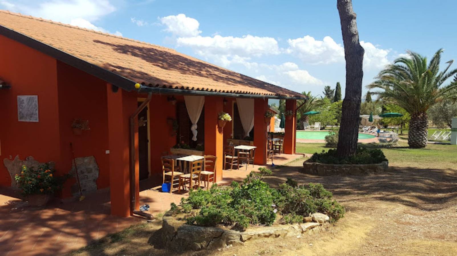 Ganze Wohnung, Ferienwohnung 'Merlot' mit Gemeinschaftspool, privater Terrasse und Gemeinschaftsgarten in Suvereto, Etruskische Küste