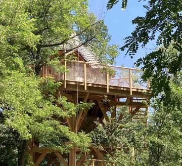 Cabane dans les arbres pour 2 personnes, avec jacuzzi et jardin dans Centre-Val de Loire