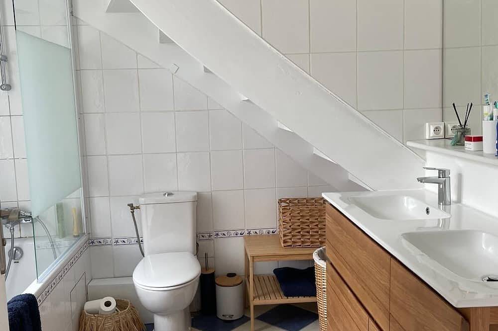 Charming 3-bedroom house in wonderful Fontainebleau Forest with Wifi in Bourron-Marlotte, Seine-et-Marne