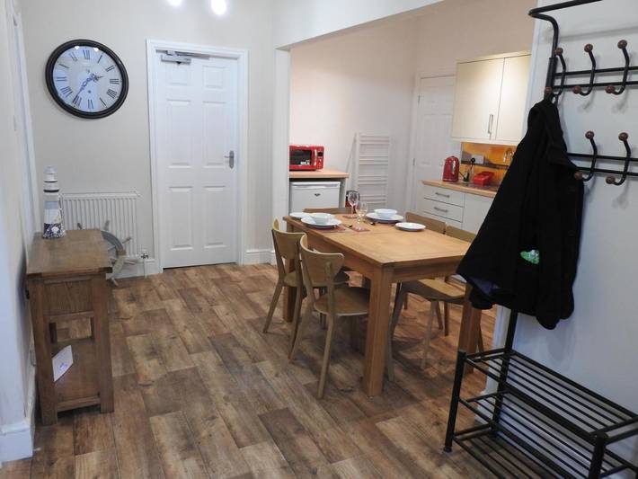 Apartment for 5 people, with view and garden, with pets in Barmouth