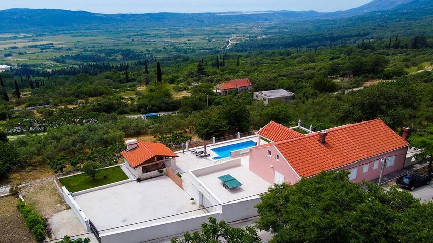 Villa per 9 persone, con piscina e terrazza a Canali
