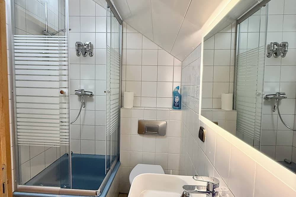 Ganze Wohnung, H&H Home - Cosy Rooftop Apartment with Loggia in Sindelfingen, Landkreis Böblingen
