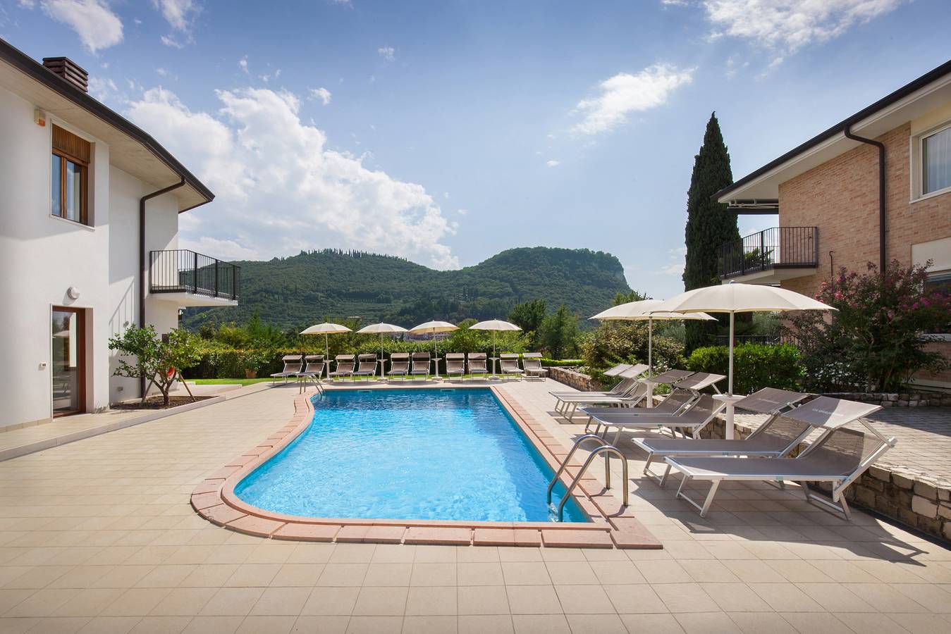 Cà Le Terrazze With Pool in Garda, Garda Bergen