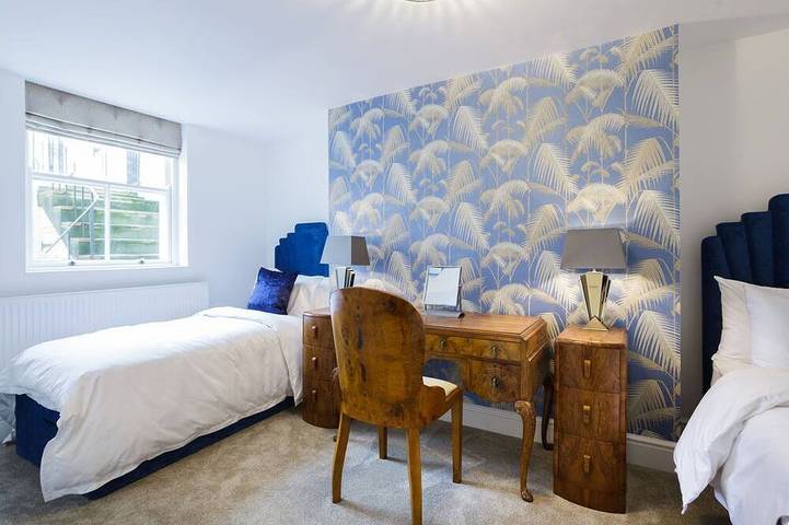 Entire apartment, Bedford House Apartment: Sea-facing former celebrity home in Brighton, Sussex